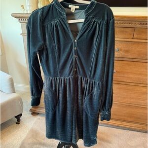 Blue velvet material dress